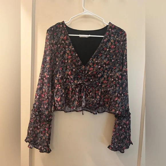 Lush Black Flutter Sleeve Crop Blouse - Picture 1 of 3